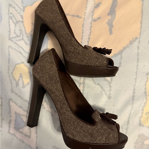 Christian Siriano Brown Peep-Toe Heels with Bow Detail - Picture 3 of 4